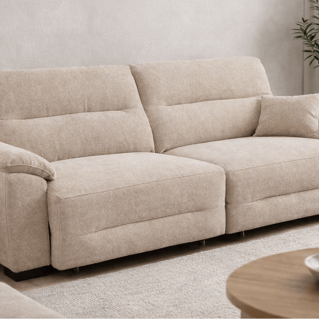 Argo 3‑istuttava sähkömekanismisohva – beige, USB‑portit - #KalusteDuo_#Huonekaluliike_3 istuttava sohva