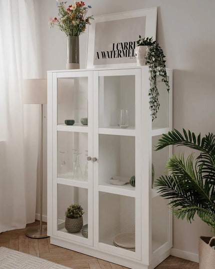 ARLA – valkoinen vitriinikaappi 100×40×150 cm - KalusteDuo_Huonekaluliike_Vitriini