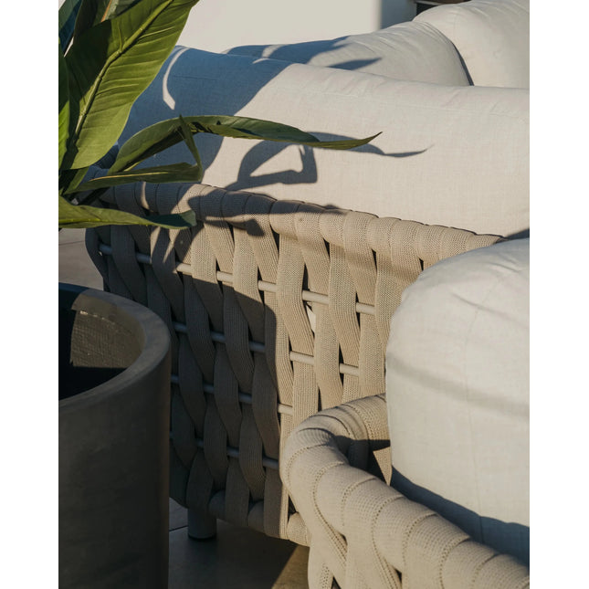 Hug 3‑istuttava sohva – Couture Jardin | Modulaarinen premium‑ulkosohva - KalusteDuo_Huonekaluliike_3 istuttava sohva
