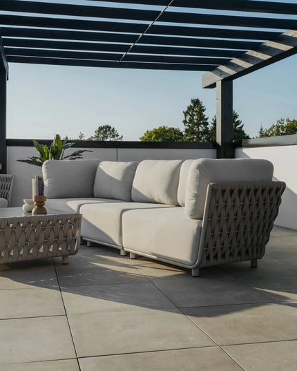Hug 3‑istuttava sohva – Couture Jardin | Modulaarinen premium‑ulkosohva - KalusteDuo_Huonekaluliike_3 istuttava sohva