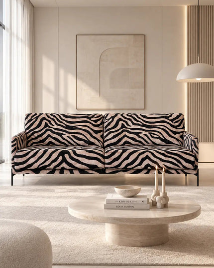Lyon 3‑istuttava sohva – Lauritzon Okapi “Zebra”‑kankaalla - KalusteDuo_Huonekaluliike_3 istuttava sohva