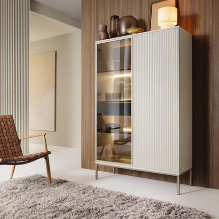 Mona – vitriini LED‑valaistuksella kashmir - KalusteDuo_Huonekaluliike_Vitriini