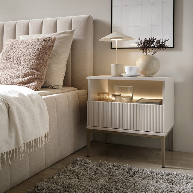 Mona yöpöytä LED‑valolla - #KalusteDuo_#Huonekaluliike_yöpöytä